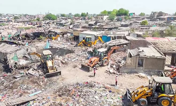 Gujarat: ಅಕ್ರಮ  ಬಾಂಗ್ಲಾ ವಲಸಿಗರ 1000+ ಕಟ್ಟಡಗಳ ಧ್ವಂಸ