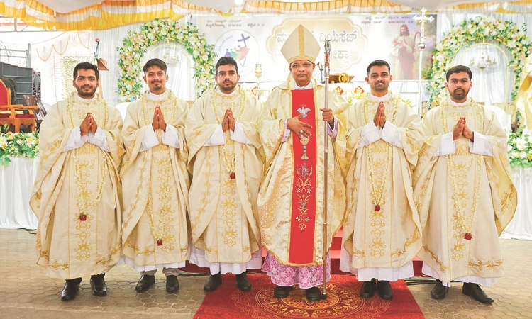 Mangaluru ಧರ್ಮಕ್ಷೇತ್ರಕ್ಕೆ ಐವರು ನೂತನ ಯಾಜಕರು