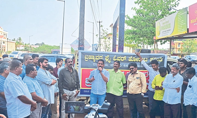 ಬ್ರಹ್ಮಾವರದಲ್ಲಿ ಪ್ರತಿಭಟನೆ; ಬಂದ್‌ ಎಚ್ಚರಿಕೆ; ಫ್ಲೈಓವರ್ ನಿರ್ಮಾಣಕ್ಕೆ ಆಗ್ರಹ