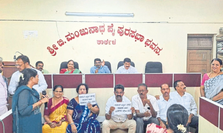 Karkala: ನೀರಿಗಾಗಿ ಬಾವಿಗಿಳಿದ ವಿಪಕ್ಷ!