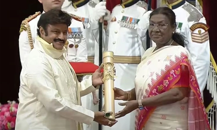 Padma Awards; ರಾಷ್ಟ್ರಪತಿ ಭವನದಲ್ಲಿ ಸಾಧಕರಿಗೆ 2025ನೇ ಸಾಲಿನ ಪದ್ಮ ಪ್ರಶಸ್ತಿ ಪ್ರದಾನ