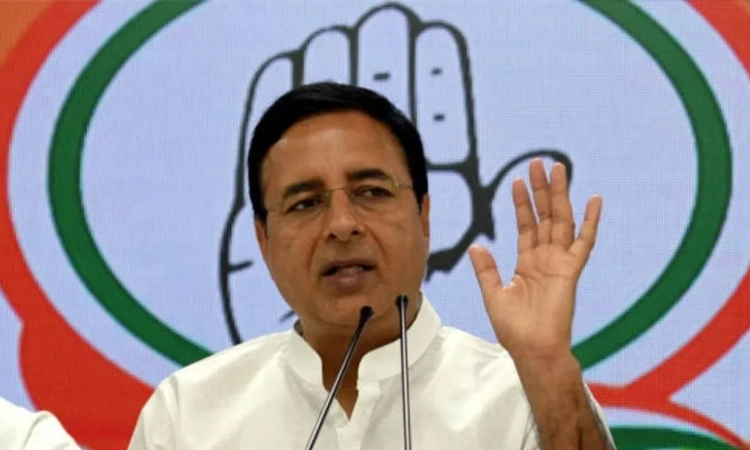 ಮೂಗಿನ ಕೆಳಗಡೆ ಉಗ್ರರು ದಾಳಿ ನಡೆಸುತ್ತಿದ್ದರೂ ಮೋದಿ- ಶಾ ಏನು ಮಾಡುತ್ತಿದ್ದಾರೆ: ಸುರ್ಜೇವಾಲ