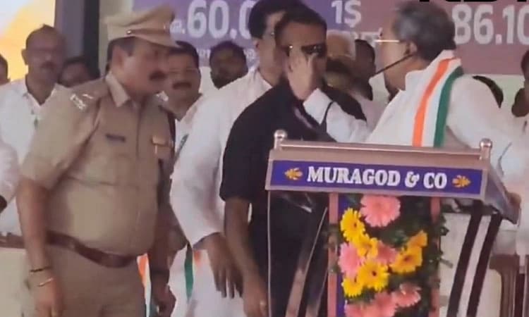 Belagavi: ವೇದಿಕೆಯಲ್ಲೇ ಎಎಸ್‌ಪಿ ಮೇಲೆ ಸಿಟ್ಟಾದ ಸಿಎಂ ಸಿದ್ದರಾಮಯ್ಯ!