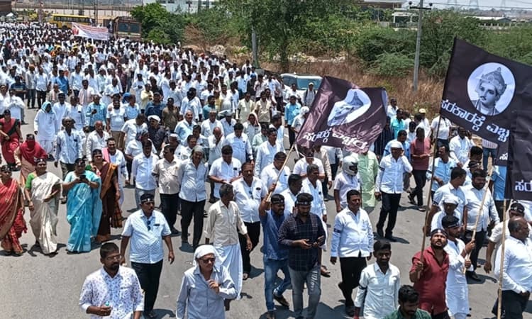Raichur: ಜಾತಿಗಣತಿ ವಿರೋಧಿಸಿ ವೀರಶೈವ ಲಿಂಗಾಯತ ಸಮಾಜದಿಂದ ಬೃಹತ್ ಪ್ರತಿಭಟನಾ ಮೆರವಣಿಗೆ