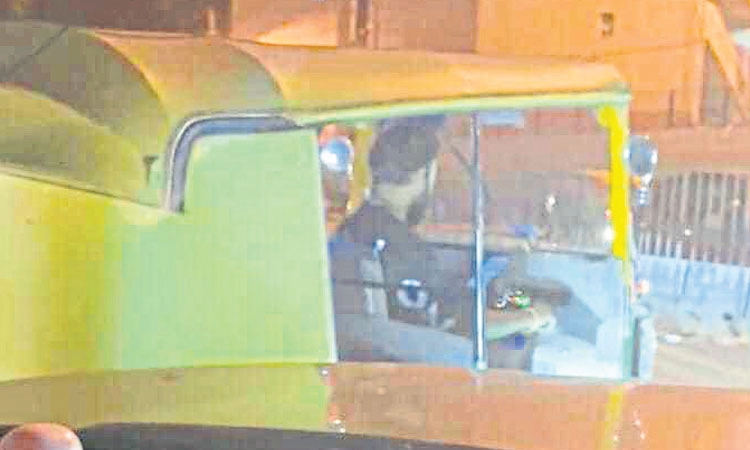 Bengaluru: ಕಾರು ಚಾಲಕನ ಮೇಲೆ ಆಟೋ ಚಾಲಕನ ದರ್ಪ