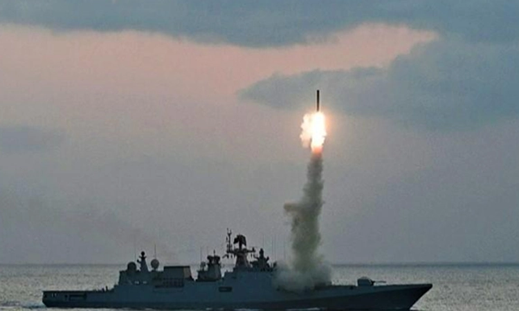 Indian Navy: ಅರಬ್ಬಿ ಸಮುದ್ರದಲ್ಲಿ ‘ಯುದ್ಧ ಸನ್ನದ್ಧತೆ’ ಪ್ರದರ್ಶಿಸಿದ ಭಾರತೀಯ ನೌಕಾಪಡೆ