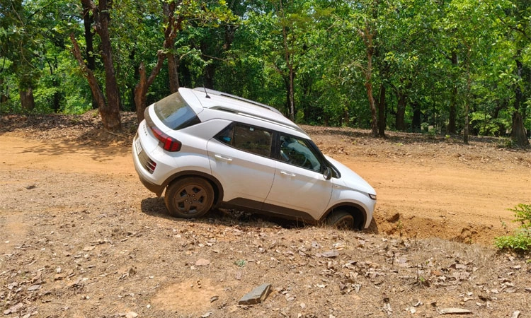 ಬ್ರಹ್ಮಾವರದಲ್ಲಿ ಚೈನ್ ಕಸಿದು ಪರಾರಿಯಾಗಿದ್ದ ಆರೋಪಿಗಳನ್ನು ಬಂಧಿಸಿದ ಯಲ್ಲಾಪುರ ಪೊಲೀಸರು