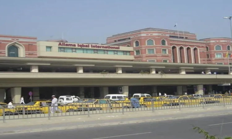 Pakistan: ಪಾಕ್‌ ಸೇನಾ ವಿಮಾನದ ಟೈರ್‌ ಸ್ಫೋ*ಟ; ಏರ್‌ಪೋರ್ಟಲ್ಲಿ ಆತಂಕ