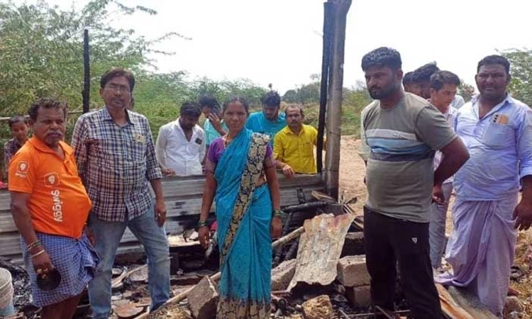 Yadgir: ಸಿಲಿಂಡರ್ ಸ್ಫೋಟ… ನಗನಗದು ಸುಟ್ಟು ಕರಕಲು… ಕಂಗಾಲಾದ ಮಾಲೀಕ