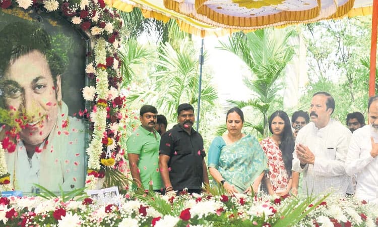 Dr. Rajkumar: ಡಾ.ರಾಜ್‌ ಜನ್ಮದಿನ: ಸಮಾಧಿಗೆ ವಿಶೇಷ ಪೂಜೆ