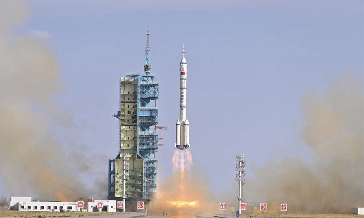 Beijing: ಚೀನದ ಮಾನವ ಸಹಿತ ಗಗನನೌಕೆ ಯಶಸ್ವಿ ಉಡಾವಣೆ