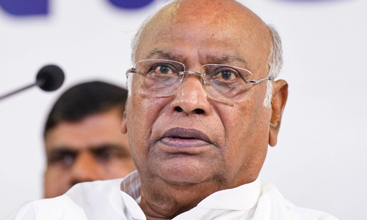 ಭಯೋತ್ಪಾದನೆ ವಿರುದ್ಧದ ಹೋರಾಟದಲ್ಲಿ ಕೇಂದ್ರಕ್ಕೆ ಸಂಪೂರ್ಣ ಸಹಕಾರ: ಖರ್ಗೆ