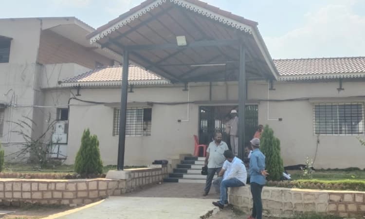 ‌Kalaburagi: ಚಿಂಚೋಳಿ ಸಕ್ಕರೆ ಕಾರ್ಖಾನೆಯಲ್ಲೇ ಉಳಿದ ಯತ್ನಾಳ್; ಮುಂದಿನ ಲೆಕ್ಕಾಚಾರವೇನು?