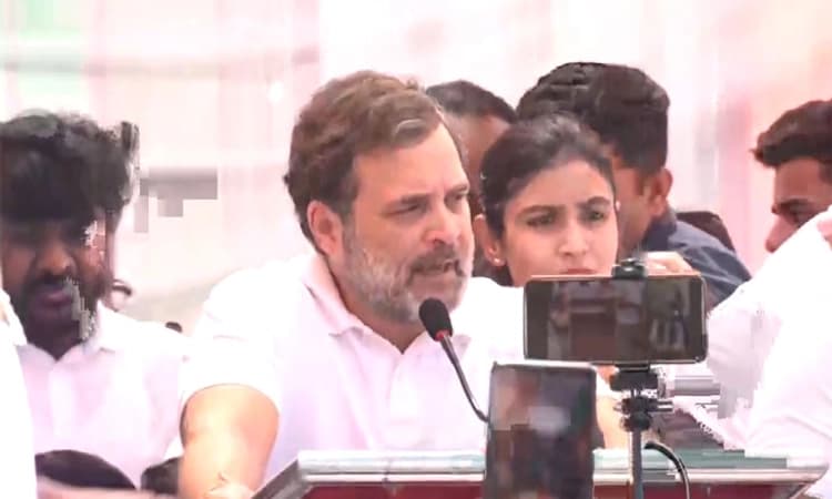 RSS ಶಿಕ್ಷಣ ವ್ಯವಸ್ಥೆಯ ಸಂಪೂರ್ಣ ನಿಯಂತ್ರಣ ತೆಗೆದುಕೊಂಡರೆ ದೇಶ ನಾಶ: ರಾಹುಲ್ ಕಿಡಿ