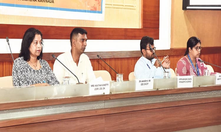 Review Meeting: ಸಬ್ಸಿಡಿ ಸಾಲಕ್ಕೆ ಸಿಬಿಲ್‌ ಸ್ಕೋರ್‌ ಅಡ್ಡಿಯಾಗದಿರಲಿ: ಸಿಇಒ ಡಾ.ಆನಂದ್‌