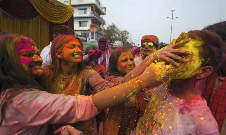 Holi; ಇಂದಿನ ಬಣ್ಣಗಳ ಹಬ್ಬಕ್ಕೆ ವಿವಿಧತೆಯ ಸಂಭ್ರಮ