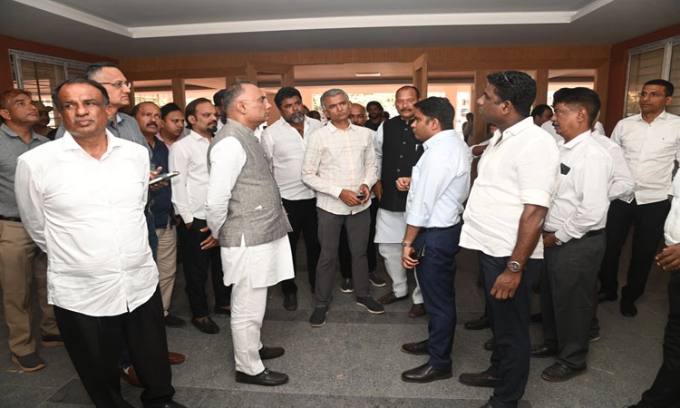 Mangaluru: ಬಾಕಿ ಇರುವ ಕಾಮಗಾರಿ ತಿಂಗಳೊಳಗೆ ಪೂರ್ಣಗೊಳಿಸಿ: ಸಚಿವ ದಿನೇಶ್‌ ಗುಂಡೂರಾವ್‌
