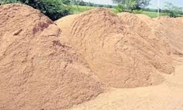 Manipal: ಪಡುತೋನ್ಸೆ: ಮರಳು ಅಕ್ರಮ ಸಾಗಾಟ ಪತ್ತೆ