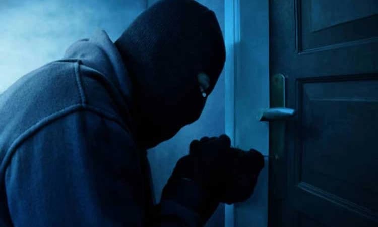 Puttur: ನಗರದ ವಿವಿಧ ಅಂಗಡಿಗಳಲ್ಲಿ ಕಳ್ಳತನ