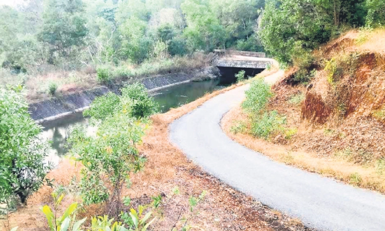 Kundapura: ಈ ರಸ್ತೆಯಲ್ಲಿ ನೇರ ಹೋದರೆ ಕಾಲುವೆಗೆ ಕಾಣಿಕೆ!