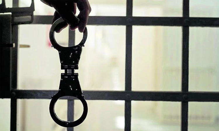 Arrested: ಲೋಕಾಯುಕ್ತ ಪೊಲೀಸರ ಹೆಸರಿನಲ್ಲಿ ಅಧಿಕಾರಿಗಳ ಬಳಿ ವಸೂಲಿ: ಮಾಜಿ ಪೇದೆ ಸೆರೆ