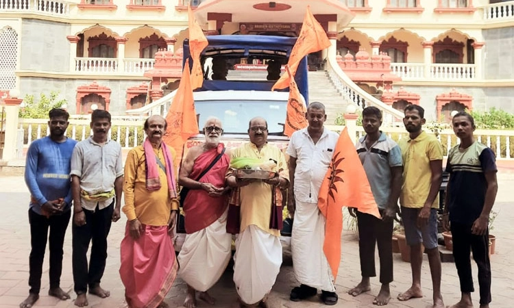 ಕಾಪು ಹೊಸ ಮಾರಿಗುಡಿಗೆ ಪರ್ಯಾಯ ಪುತ್ತಿಗೆ ಮಠದಿಂದ ವಿಶೇಷ ಹೊರೆ ಕಾಣಿಕೆ ಸಮರ್ಪಣೆ