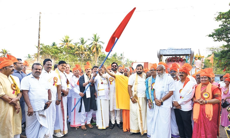 ಹೊಸ ಮಾರಿಗುಡಿಗೆ ಹಸುರುವಾಣಿ: ದಕ್ಷಿಣ ಕನ್ನಡ ಜಿಲ್ಲೆಯಿಂದ ದಕ್ಷಿಣ ವಾಹಿನಿ ಹೊರೆಕಾಣಿಕೆ