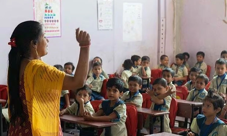 Bengaluru: ಮುಖ್ಯ ಶಿಕ್ಷಕರು ಸಭೆಗಳಿಗೆ ತೆರಳುವ ಮುನ್ನ ಸಹಿ ಕಡ್ಡಾಯ