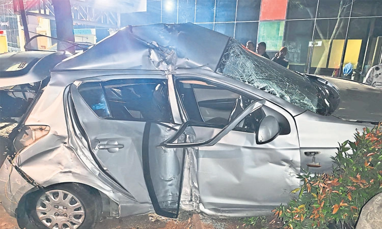 Bengaluru: ಮದ್ಯದ ಅಮಲಿನಲ್ಲಿ ಬೈಕ್‌ಗೆ ಡಿಕ್ಕಿ ಹೊಡೆದ ಕಾರು: ಇಬ್ಬರಿಗೆ ಗಾಯ