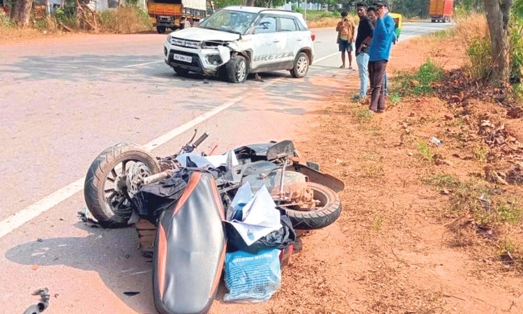 Karkala; ಕಾರು-ಬೈಕ್‌ ಢಿಕ್ಕಿ: ಸವಾರ ಗಂಭೀರ