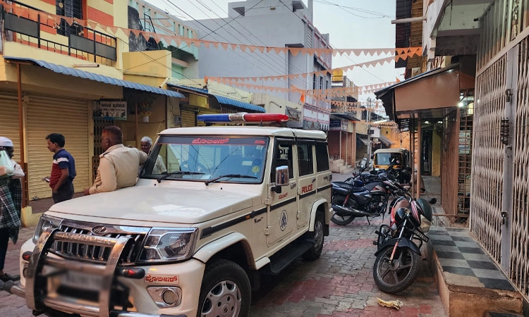 Muddebihal: ಸುಗ್ರೀವಾಜ್ಞೆ ಎಫೆಕ್ಟ್: ಬೆಳ್ಳಂಬೆಳಿಗ್ಗೆ ಪೊಲೀಸ್ ರೈಡ್