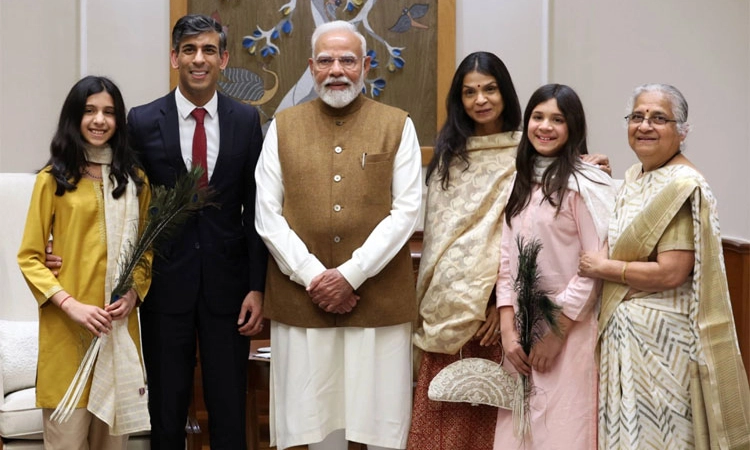 PM Modi ಭೇಟಿಯಾದ ರಿಷಿ ಸುನಕ್ ಕುಟುಂಬ: ಸುಧಾ ಮೂರ್ತಿ ಉಪಸ್ಥಿತಿ