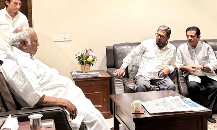 Congress: ಜಮೀರ್‌ ಬಣದಿಂದ ಖರ್ಗೆ ಭೇಟಿ: ಸಿದ್ದರಾಮಯ್ಯ ಪರ ಬ್ಯಾಟಿಂಗ್‌?