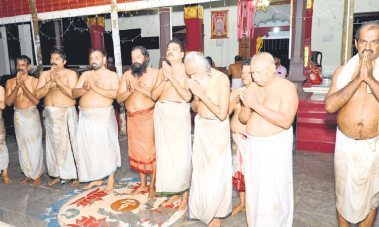 Kaup: ಒಡೆಯನ ಸನ್ನಿಧಾನದಲ್ಲಿ ಉರುಳು ಸೇವೆ