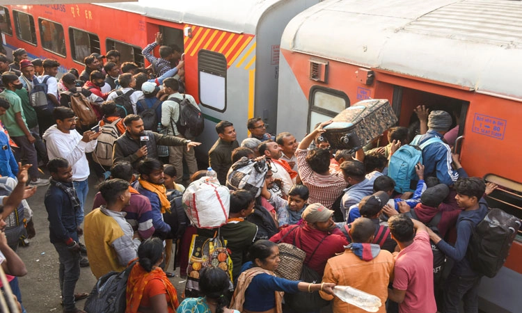 Mahakumbha Mela: ದೇಶದ ಬಹುತೇಕ ರೈಲು ನಿಲ್ದಾಣಗಳು ರಶ್‌
