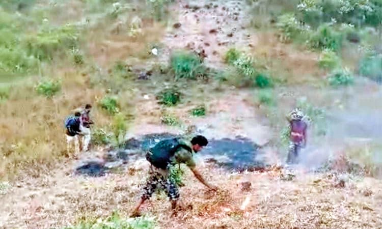 Charmadi Ghat ಕಾಳ್ಗಿಚ್ಚು ಶಮನ ; ಅಗ್ನಿ ತೀವ್ರತೆ ಕಡಿಮೆಗೊಳಿಸಿದ ಬೆಂಕಿ ರೇಖೆ