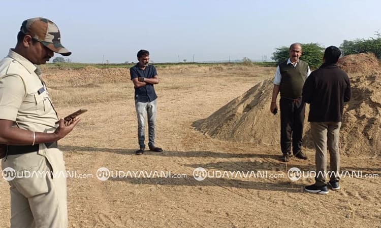 ತುಂಗಭದ್ರಾ ನದಿ‌ಯಲ್ಲಿ ಅಕ್ರಮ‌ ಮರಳುಗಾರಿಕೆ! ನಸುಕಿನ ವೇಳೆ ಡಿಸಿ ಹಾಗೂ‌ ಎಸಿ ದಿಢೀರ್ ದಾಳಿ!