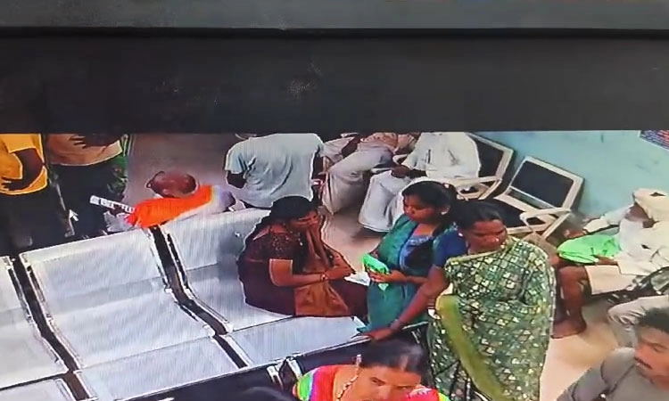 Kanakagiri: ಬ್ಯಾಂಕಿನಲ್ಲಿಯೇ ವೃದ್ಧ ಗ್ರಾಹಕನ ಹಣ ಎಗರಿಸಿದ ಖದೀಮರು
