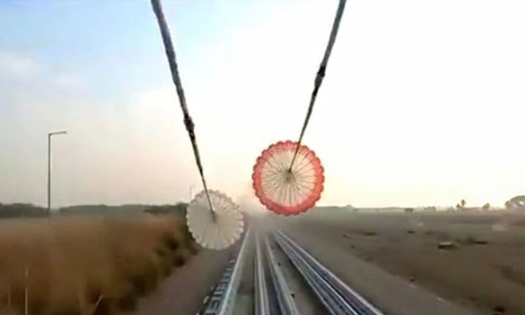 DRDO: ಗಗನಯಾನ ನೌಕೆಯನ್ನು ಇಳಿಸುವ ಪ್ಯಾರಾಚೂಟ್‌ ಪರೀಕ್ಷೆ ಯಶಸ್ವಿ