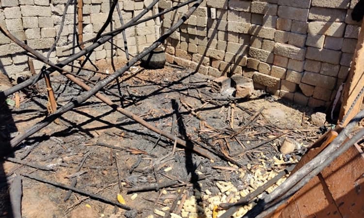 Koratagere: ಗುಡಿಸಲಿಗೆ ಆಕಸ್ಮಿಕ ಬೆಂ*ಕಿ; 4 ಮೇಕೆಗಳು ಸಜೀವ ದಹನ; ಇಬ್ಬರಿಗೆ ಗಾಯ