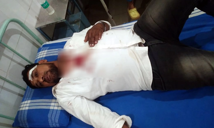 Chikkamagaluru: ಅನ್ಯಧರ್ಮಿಯರ ಕಾರು ಅಡ್ಡಹಾಕಿ ನೈತಿಕ ಪೊಲೀಸ್ ಗಿರಿ… ಆರೋಪಿಗಳು ಪರಾರಿ
