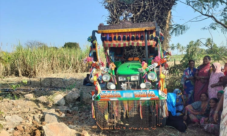 Mudhol ಟ್ರ್ಯಾಕ್ಟರ್ ಗೆ ಬೈಕ್‌ ಡಿಕ್ಕಿ: ತಂದೆ-ಮಗ ಸ್ಥಳದಲ್ಲೇ ಸಾವು