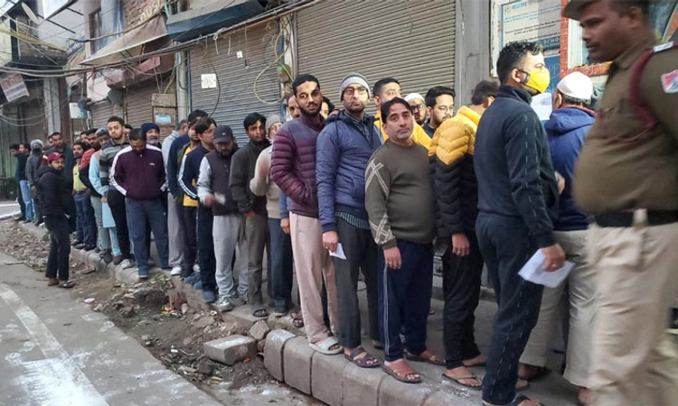 Delhi Assembly Election; ಗಣ್ಯಾತೀಗಣ್ಯರಿಂದ ಮತದಾನ:ನಿಧಾನಗತಿಯ ಪ್ರಾರಂಭ
