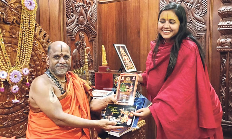 Udupi: ಶ್ರೀಕೃಷ್ಣ ಮಠಕ್ಕೆ ಭೇಟಿ ನೀಡಿದ ಸಾಧ್ವಿ ಸರಸ್ವತಿ