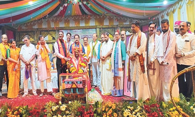Kinnigoli: ಜಾನಪದ, ಧಾರ್ಮಿಕ ಐತಿಹ್ಯದ ಐಕಳ ಕಂಬಳದಿಂದ ಊರಿಗೇ ಹಬ್ಬ: ಡಾ.ರಾಜೇಂದ್ರ ಕುಮಾರ್‌