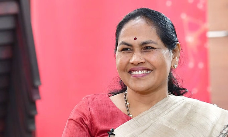 Kalaburagi: ಬಜೆಟ್ ಜನಪರವಾಗಿದೆ, ಸರಕಾರಕ್ಕೆ ಅಧಿಕೃತ ಪತ್ರ ಬರೆಯುವ ತಾಕತ್ತಿಲ್ಲ: ಶೋಭಾ