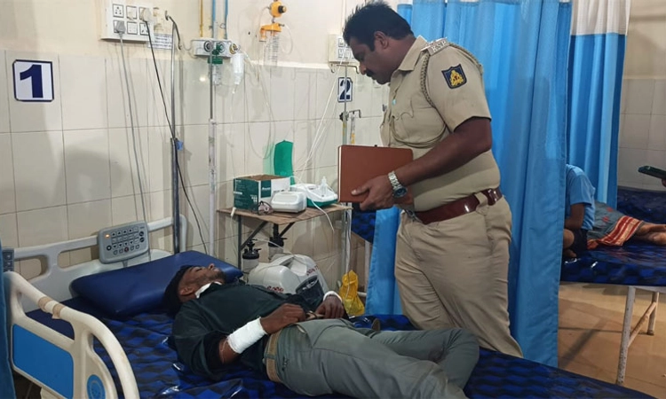Ankola;ಮೈಕ್ರೋ ಫೈನಾನ್ಸ್ ಸಿಬಂದಿಯಿಂದ ಕೈ,ಕತ್ತು ಕೊಯ್ದುಕೊಂಡು ಆತ್ಮಹ*ತ್ಯೆ ಯತ್ನ