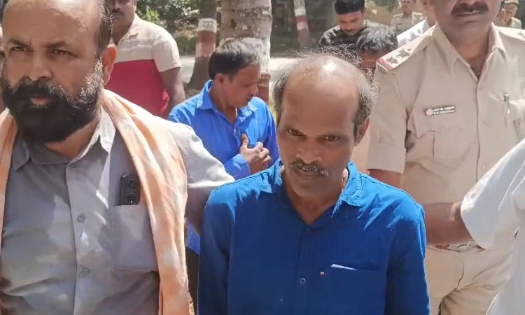 Chikkamagaluru: ಎಸ್ಪಿ ವಿಕ್ರಂ ಅಮಟೆ ಮುಂದೆ ಶರಣಾದ ನಕ್ಸಲ್ ರವೀಂದ್ರ