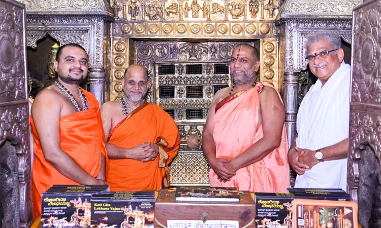 Udupi: ಶ್ರೀ ಕೃಷ್ಣದರ್ಶನ ಪಡೆದ ಶ್ರೀ ಸುಬುಧೇಂದ್ರತೀರ್ಥರು, ಡಾ| ಡಿ. ವೀರೇಂದ್ರ ಹೆಗ್ಗಡೆ