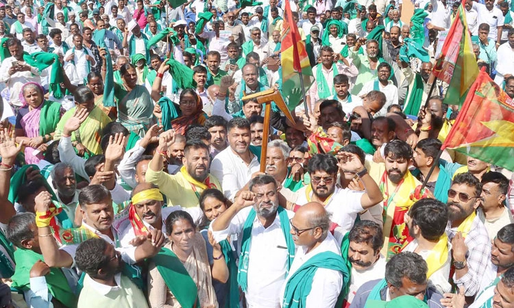 Protest: ಮೈಕ್ರೋ ಫೈನಾನ್ಸ್‌, ನಬಾರ್ಡ್‌ ವಿರುದ್ಧ ರೈತರ ಪ್ರತಿಭಟನೆ